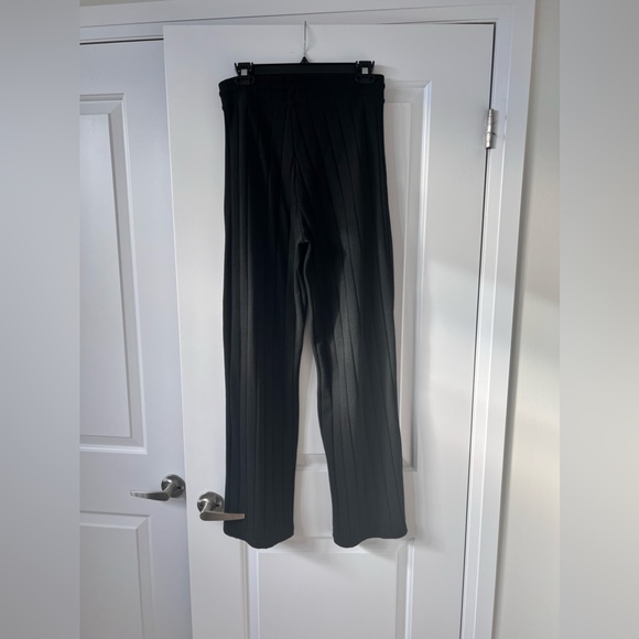[SOLD] STRADIVARIUS Recycled Polyester Ribbed Wide Leg Pants - Picture 4 of 7